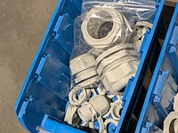 Zonnepaneel installatiemateriaal met gereedschap - afbeelding 3 van  18