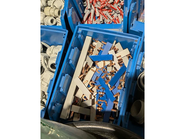 Zonnepaneel installatiemateriaal met gereedschap - afbeelding 5 van  18