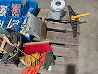 Zonnepaneel installatiemateriaal met gereedschap - afbeelding 10 van  18