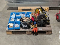 Zonnepaneel installatiemateriaal met gereedschap