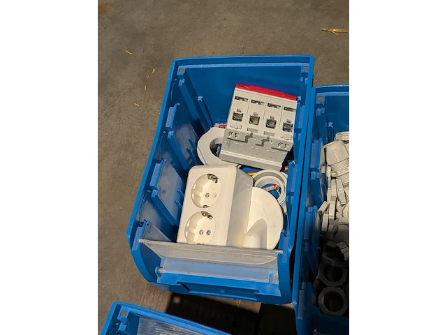 Zonnepaneel installatiemateriaal met gereedschap - afbeelding 17 van  18