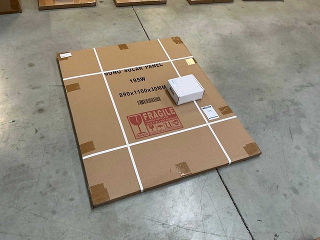 Zonnepaneel met omvormer - afbeelding 1 van  5