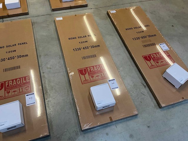 Zonnepaneel met omvormer - afbeelding 1 van  5