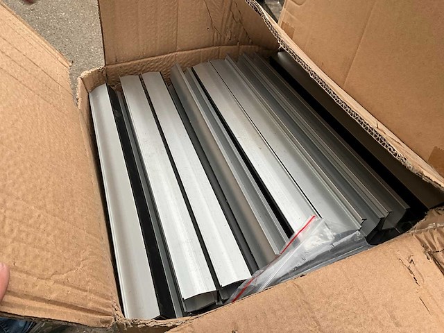 Zonnepaneel onderdelen en bevestigingsmaterialen - afbeelding 13 van  13