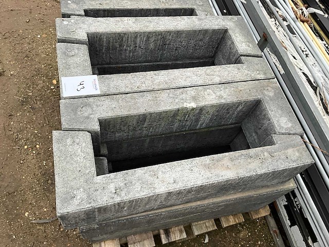 Zonnepaneel steun / houder beton (16x) - afbeelding 4 van  4