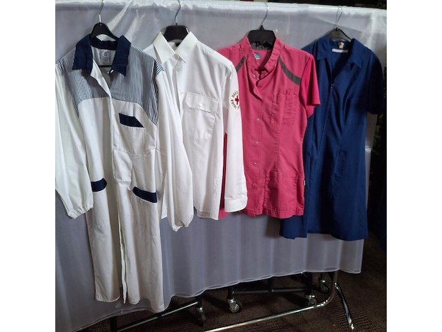 Zorgmedewerker uniform professioneel - afbeelding 6 van  6