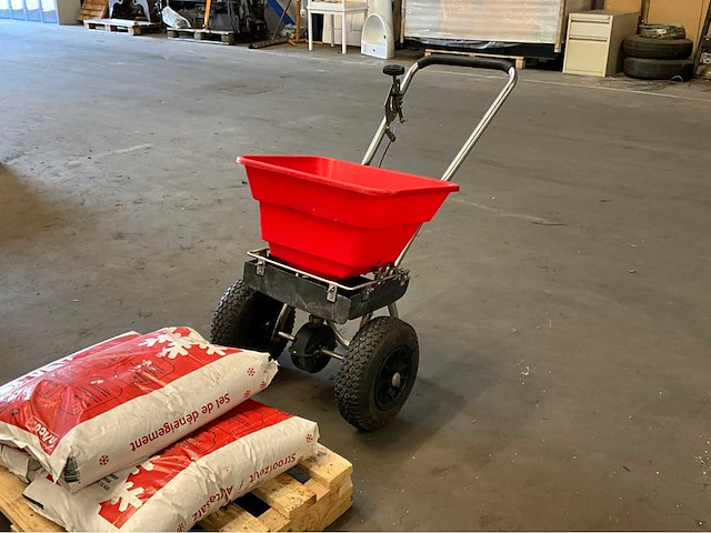 Zout strooi apparaat en strooizout - afbeelding 2 van  4