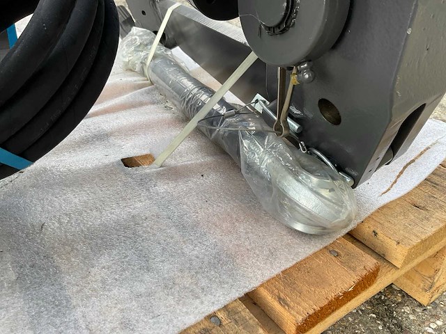 Zuidberg valtra a74-a94 fronthef - afbeelding 6 van  7