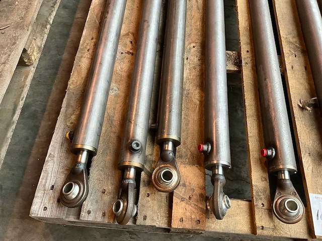 Zuigarm hydrauliek cilinder (8x) - afbeelding 3 van  5
