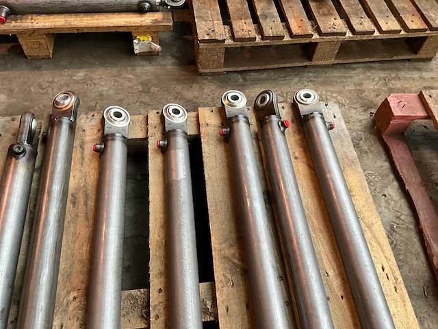 Zuigarm hydrauliek cilinder (8x) - afbeelding 5 van  5