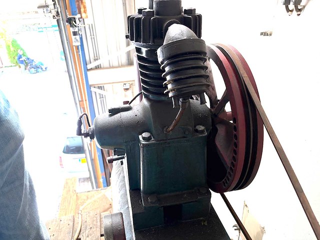 Zuigercompressor - afbeelding 9 van  13