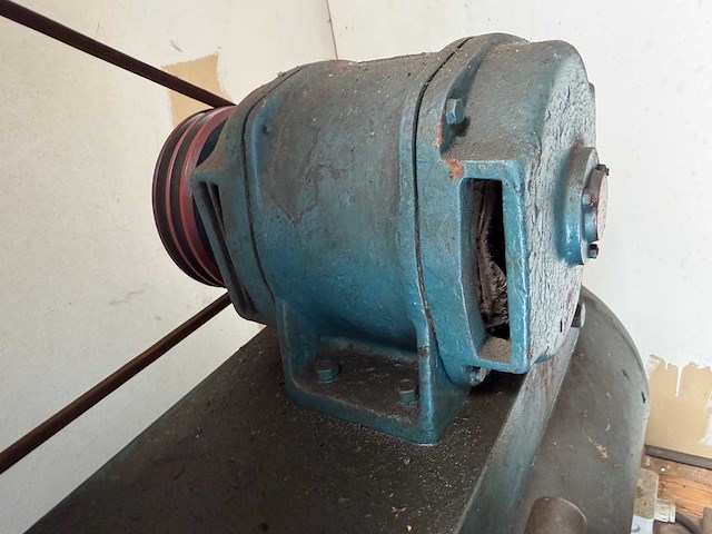 Zuigercompressor - afbeelding 11 van  13