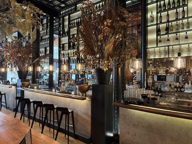 Zuil met vaas - afbeelding 1 van  7