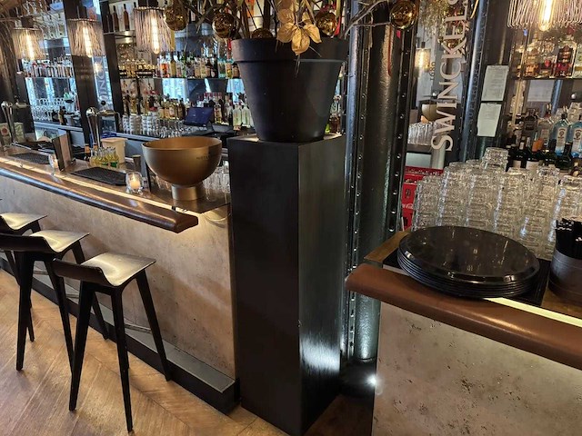 Zuil met vaas - afbeelding 5 van  7