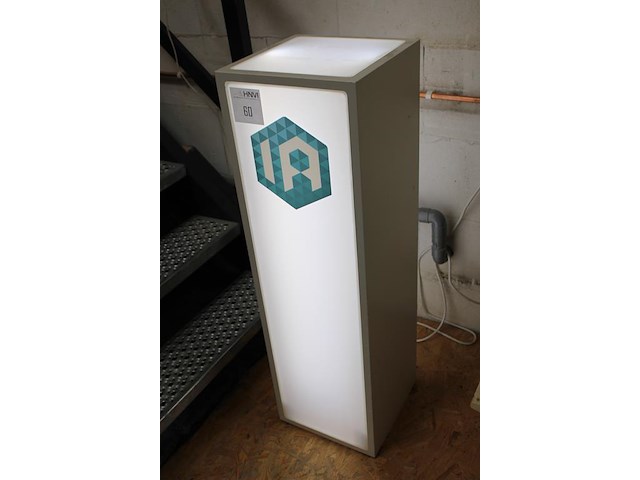 Zuil met verlichting en afmeting 30 x 30 x 100 cm. - afbeelding 2 van  2