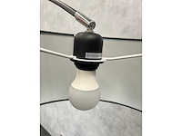 Zuiver arc - in hoogte verstelbare vloerlamp - afbeelding 3 van  8