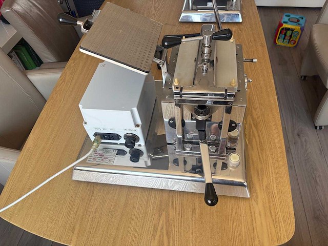 Zuma - 2006 - csz/300 - semi-automatische capsulevulmachine - afbeelding 1 van  9