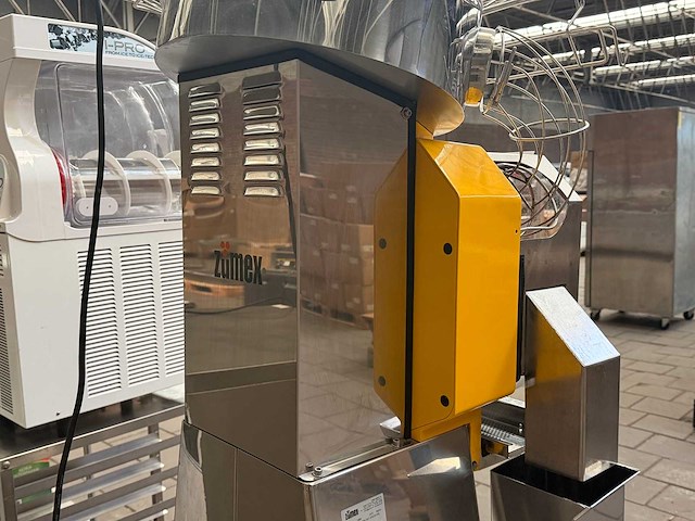 Zumex - speed pro self-service pod - professionele automatische sinaasappelpers - afbeelding 10 van  10