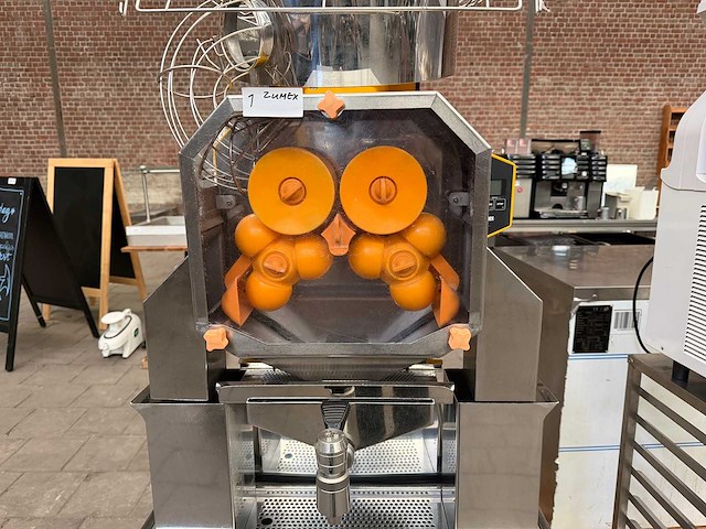 Zumex - speed pro self-service pod - professionele automatische sinaasappelpers - afbeelding 3 van  10