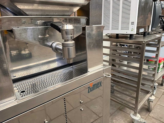 Zumex - speed pro self-service pod - professionele automatische sinaasappelpers - afbeelding 6 van  10