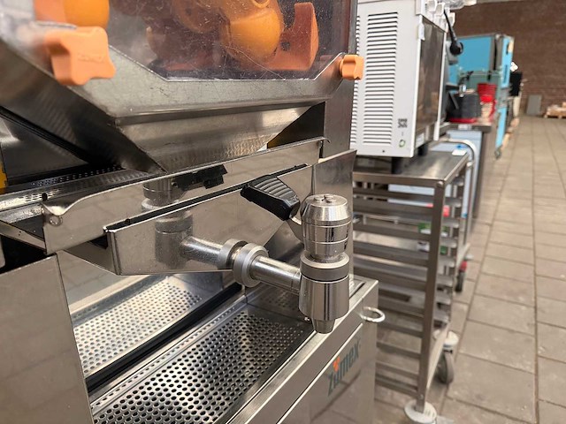 Zumex - speed pro self-service pod - professionele automatische sinaasappelpers - afbeelding 7 van  10