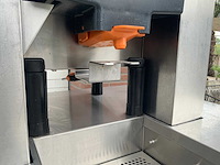 Zummo z40a sinaasappelpers - 2025 - flessenrek met flessen - afbeelding 11 van  14