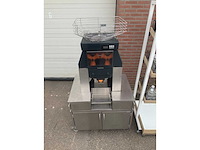 Zummo z40a sinaasappelpers - 2025 - flessenrek met flessen - afbeelding 5 van  14