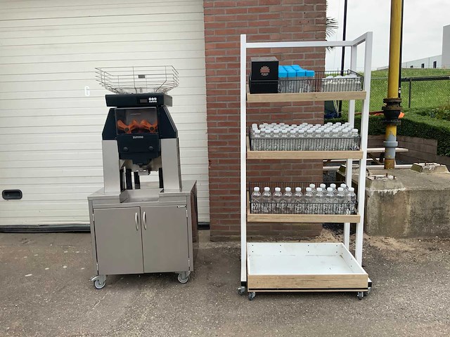 Zummo z40a sinaasappelpersmachine - flessenrek - 2025 - afbeelding 7 van  14