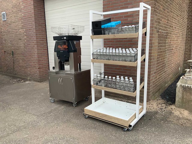 Zummo z40a sinaasappelpersmachine - flessenrek - 2025 - afbeelding 8 van  14