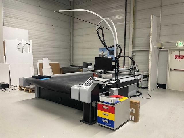 Zünd g3 xl-3200 cnc snijmachine - afbeelding 12 van  31