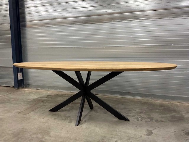 Zurich ovale eiken eetkamertafel - afbeelding 1 van  9