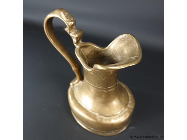 Zware antieke brons/messing schenkkan - afbeelding 3 van  5