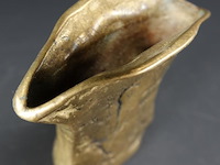 Zware antieke pot met gedreven decor - afbeelding 3 van  5