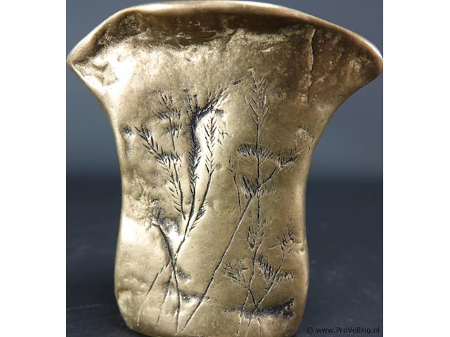 Zware antieke pot met gedreven decor - afbeelding 4 van  5