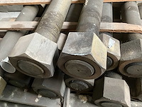 Zware draadstangen (stud bolts) met zeskantmoeren (19x) - afbeelding 3 van  5