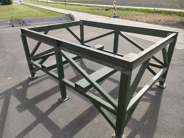 Zware metalen frame - afbeelding 1 van  4