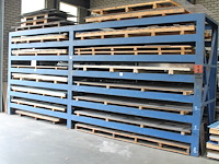 Zware metalen platenstelling met 16 posities. afmeting 630 x 120 x 275 cm. let op: 1 geheel en ophalen na 1... - afbeelding 1 van  2