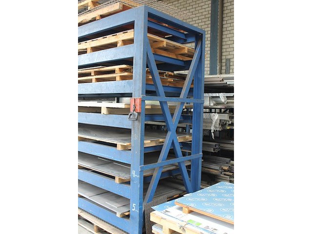 Zware metalen platenstelling met 16 posities. afmeting 630 x 120 x 275 cm. let op: 1 geheel en ophalen na 1... - afbeelding 2 van  2
