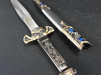 Zware metalen sierdolk in dito schede - afbeelding 2 van  5