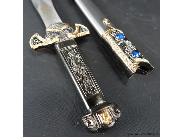 Zware metalen sierdolk in dito schede - afbeelding 3 van  5