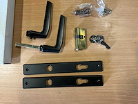 Zwart deurbeslag pc85 v.v. deurklink, cilinder en schild 224x32mm (50x) - afbeelding 2 van  4