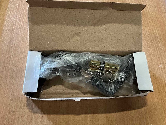 Zwart deurbeslag pc85 v.v. deurklink, cilinder en schild 224x32mm (50x) - afbeelding 4 van  4