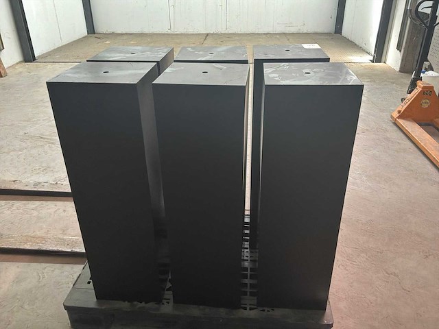 Zwart gelakte metalen sokkel/zuil/pilaar (6x) - afbeelding 2 van  4