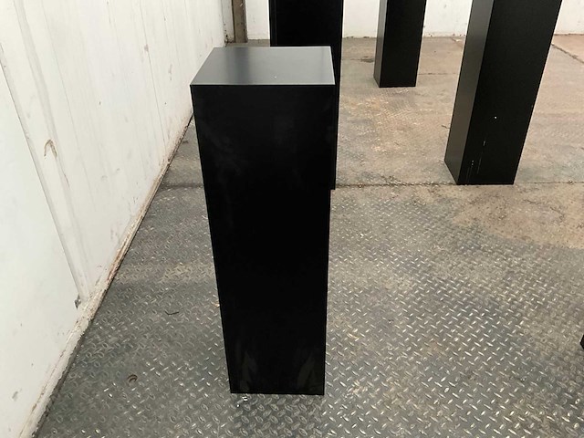 Zwart gelakte sokkel/zuil/pilaar (7x) - afbeelding 28 van  36