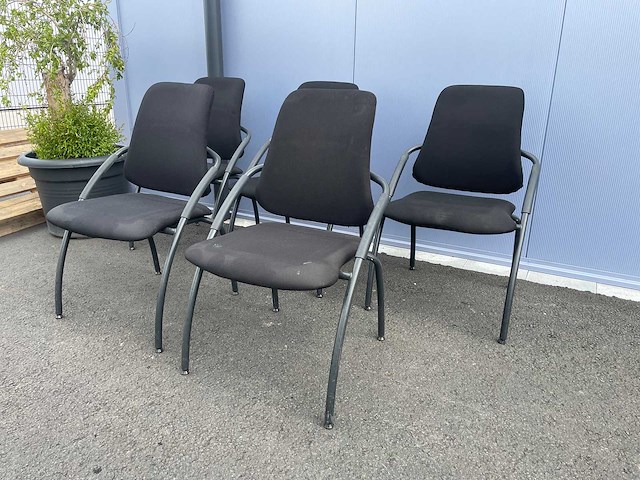 Zwart gestoffeerde buisframe vergaderstoel (5x) - afbeelding 2 van  3