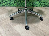 Zwarte, chromen, ergonomische bureaustoel - afbeelding 3 van  11