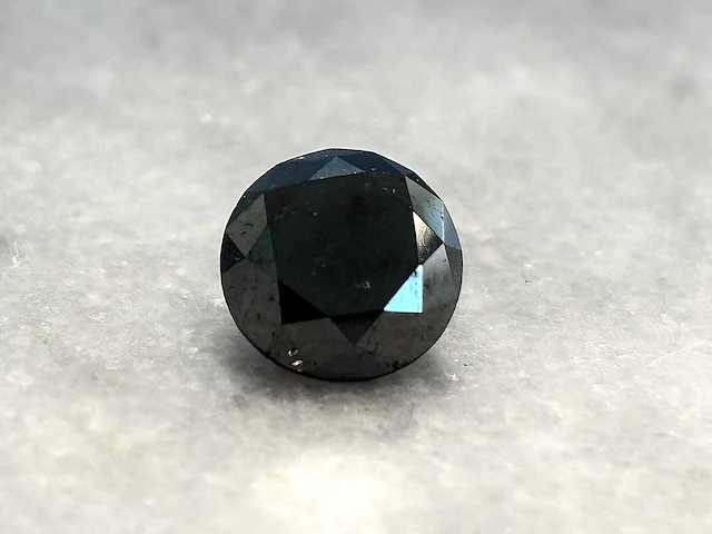Zwarte diamant 3.66 ct - afbeelding 2 van  3