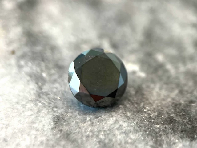Zwarte diamant 4.64 ct - afbeelding 1 van  4
