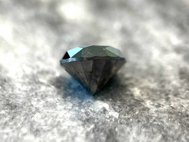 Zwarte diamant 4.64 ct - afbeelding 3 van  4