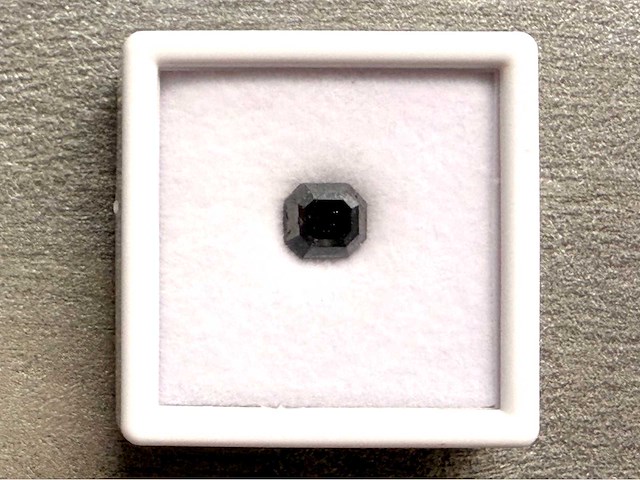 Zwarte diamant vierkant smaragd vorm 3.10 carat gecertificeerd - afbeelding 5 van  6